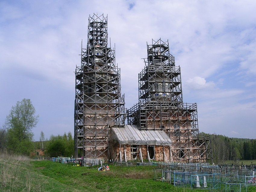 Погост Пируна (Орехово). Церковь Спаса Нерукотворного Образа. общий вид в ландшафте