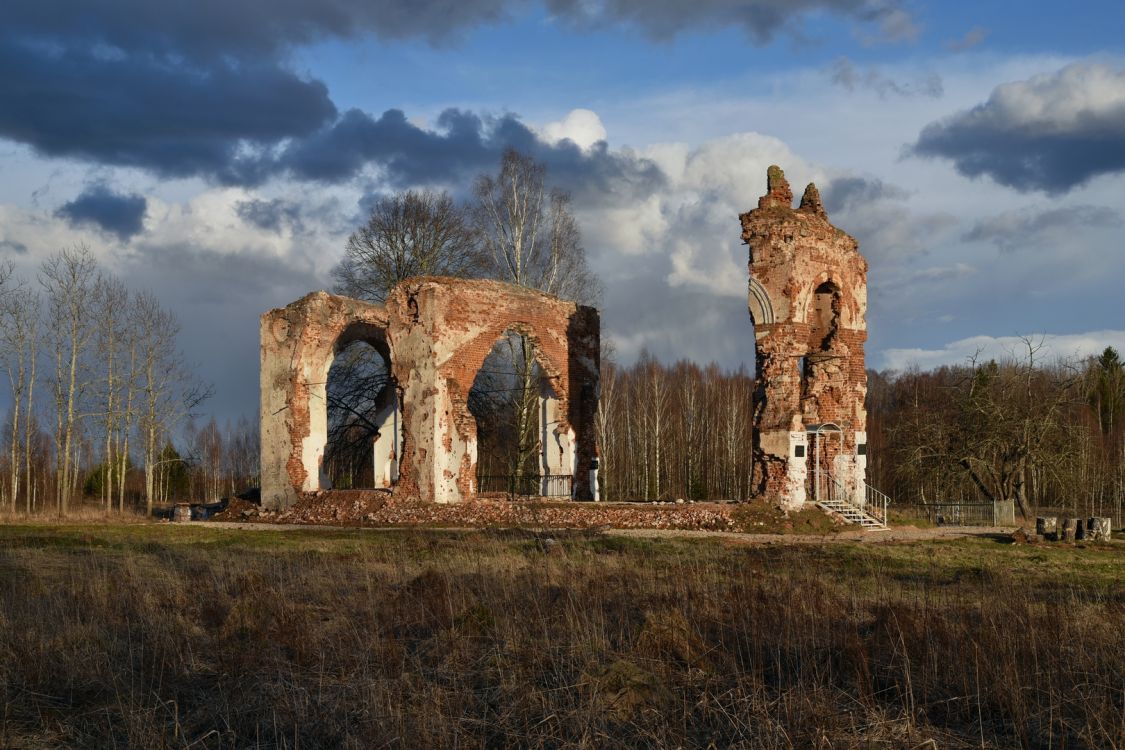 Погост Подборовье (Светино, Першино). Церковь Воскресения Христова. общий вид в ландшафте, Общий вид с северо-запада