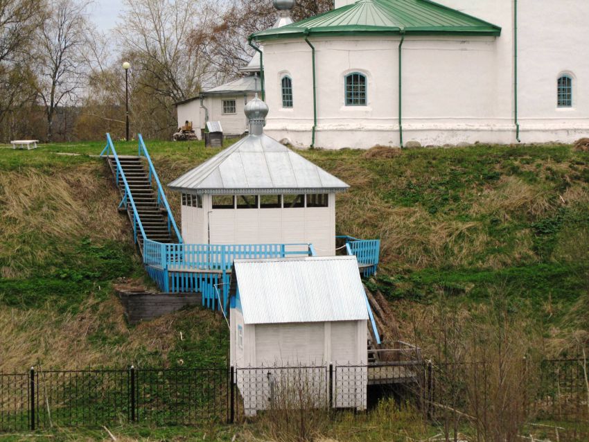 Усть-Вымь. Михаило-Архангельский мужской монастырь. дополнительная информация, водосвятный колодец при Стефановской церкви