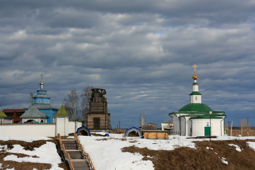 Усть-Вымь. Михаило-Архангельский мужской монастырь. общий вид в ландшафте
