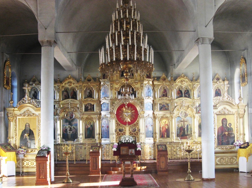 Церковь Смоленской иконы Божией Матери, Октябрьский (Октябрьский, город, Республика Башкортостан). интерьер и убранство, Иконостас  храма