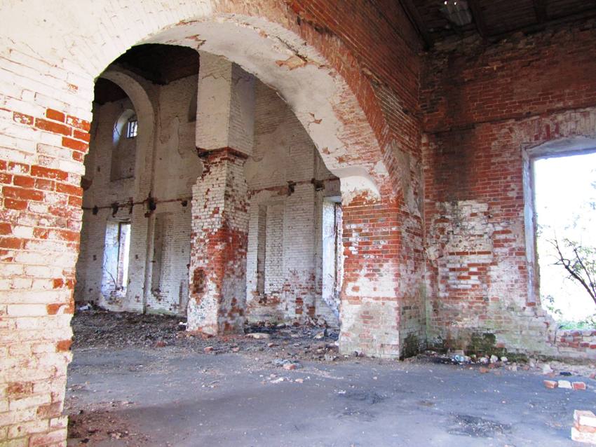 Церковь Воскресения Христова, Головеньки (Щёкинский район, Тульская область). интерьер и убранство, вид из южного алтарного окна на основной объем