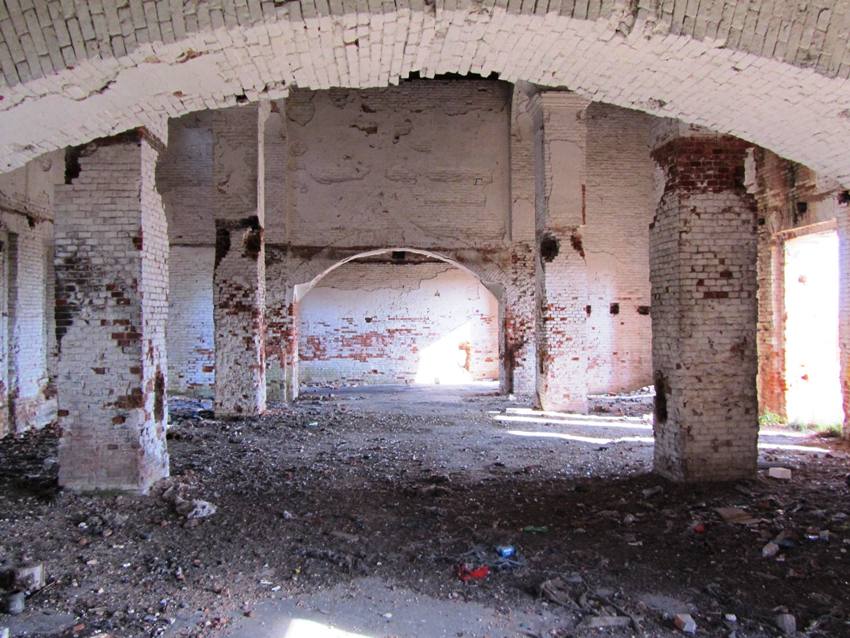 Церковь Воскресения Христова, Головеньки (Щёкинский район, Тульская область). интерьер и убранство, из трапезной на основной объем и алтарь