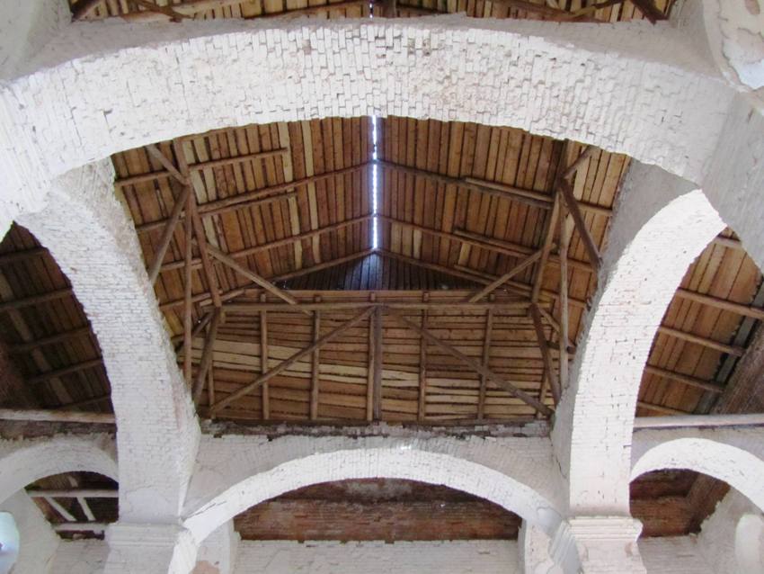 Церковь Воскресения Христова, Головеньки (Щёкинский район, Тульская область). интерьер и убранство, арочно-столпная конструкция основного объема