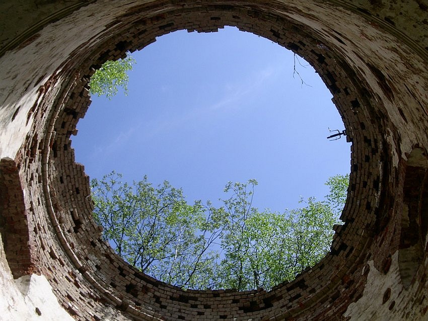 Церковь Николая Чудотворца, Аристово (ур.Николо-Любуты) (Андреапольский район, Тверская область). интерьер и убранство, обрушенный свод главного объема