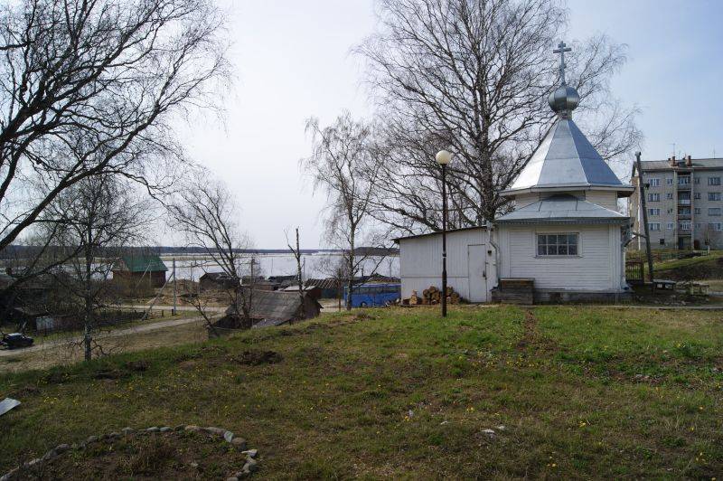 Усть-Вымь. Михаило-Архангельский мужской монастырь. Неизвестная часовня. общий вид в ландшафте