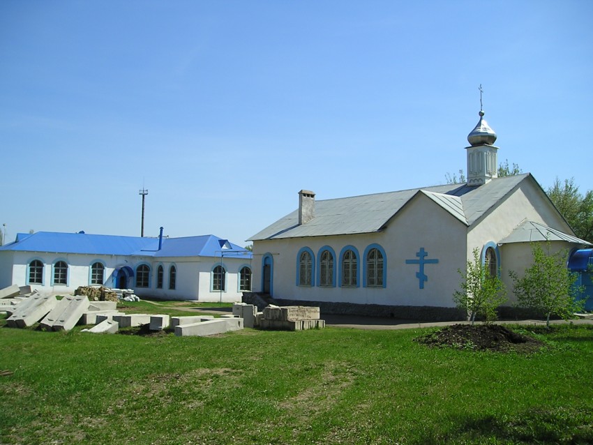Туймазы. Церковь Андрея Первозванного. общий вид в ландшафте