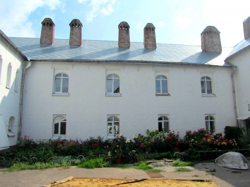 Васильевский женский монастырь, Овруч (Коростенский район, Украина, Житомирская область). фасады, внутренний двор