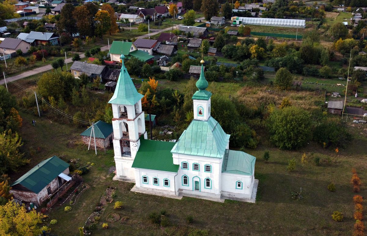 Морозово. Церковь Параскевы Пятницы. общий вид в ландшафте