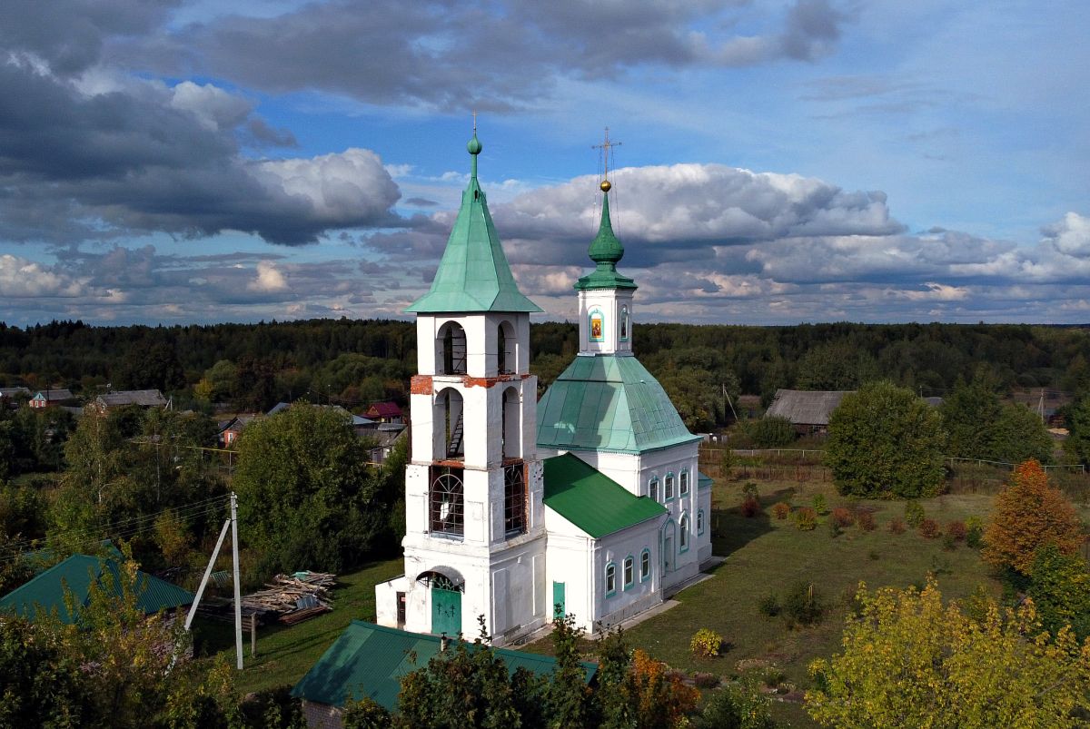 Морозово. Церковь Параскевы Пятницы. общий вид в ландшафте