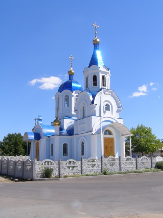 Церковь Покрова Пресвятой Богородицы, Воскресенское (Николаевский район, Украина, Николаевская область). общий вид в ландшафте