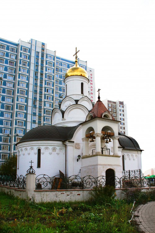 Церковь Владимира, митрополита Киевского в Свиблове (новая), Свиблово (Северо-Восточный административный округ (СВАО), г. Москва). фасады, Появилась звонница