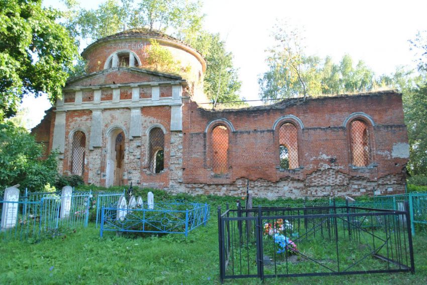 Карпово. Церковь Михаила Архангела. общий вид в ландшафте