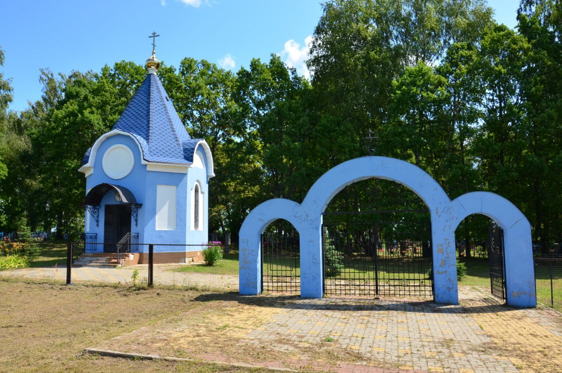 Часовня Покрова Пресвятой Богородицы, Подбужье (Хвастовичский район, Калужская область). общий вид в ландшафте
