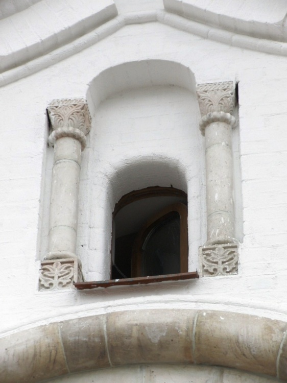 Церковь Владимира, митрополита Киевского в Свиблове (новая), Свиблово (Северо-Восточный административный округ (СВАО), г. Москва). архитектурные детали, Термальное окно