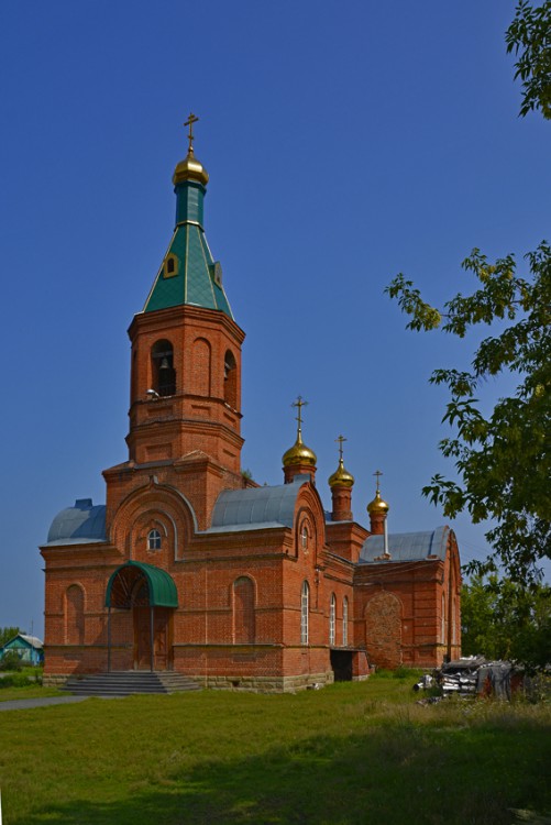 Кушма. Церковь Петра и Павла. общий вид в ландшафте