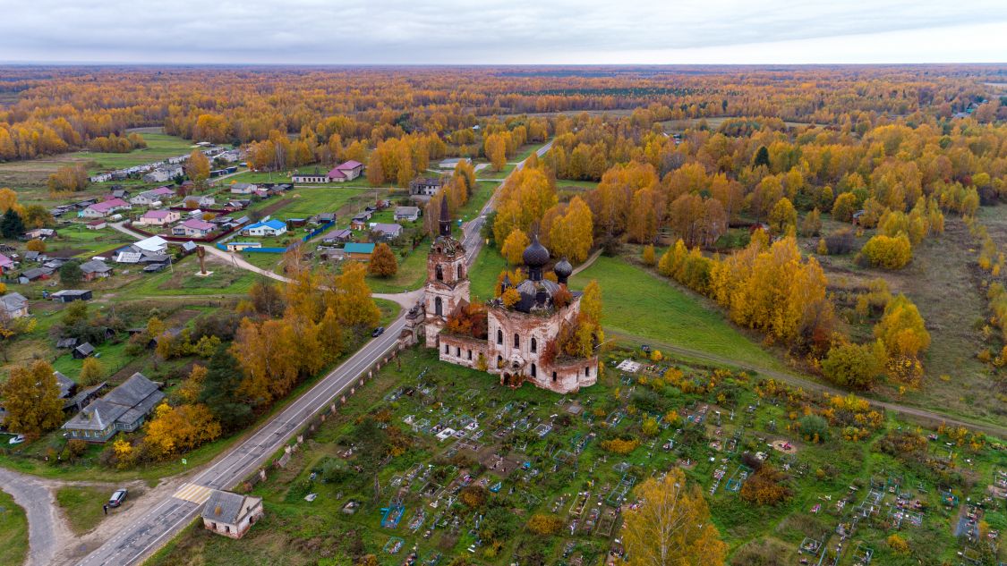 Веретея. Церковь Покрова Пресвятой Богородицы. общий вид в ландшафте