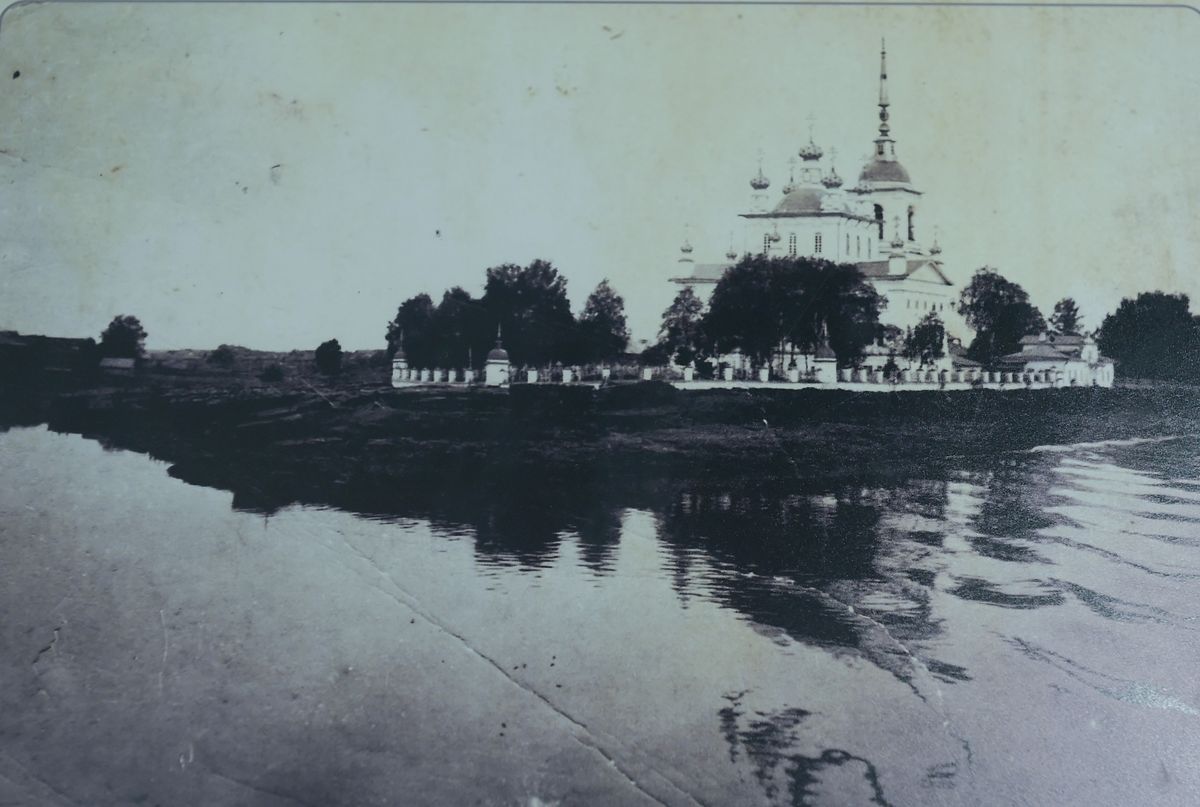 Церковь Троицы Живоначальной (старая), Шуйское (Междуреченский район, Вологодская область). архивная фотография