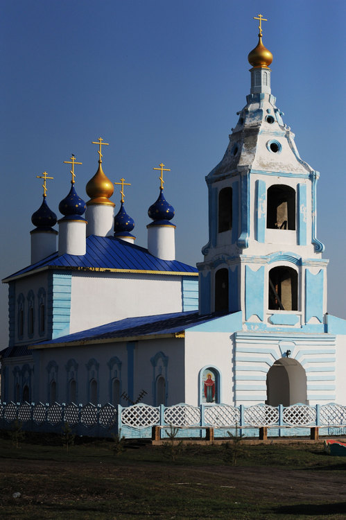 Покровское. Церковь Покрова Пресвятой Богородицы. фасады, И еще как поднимается!