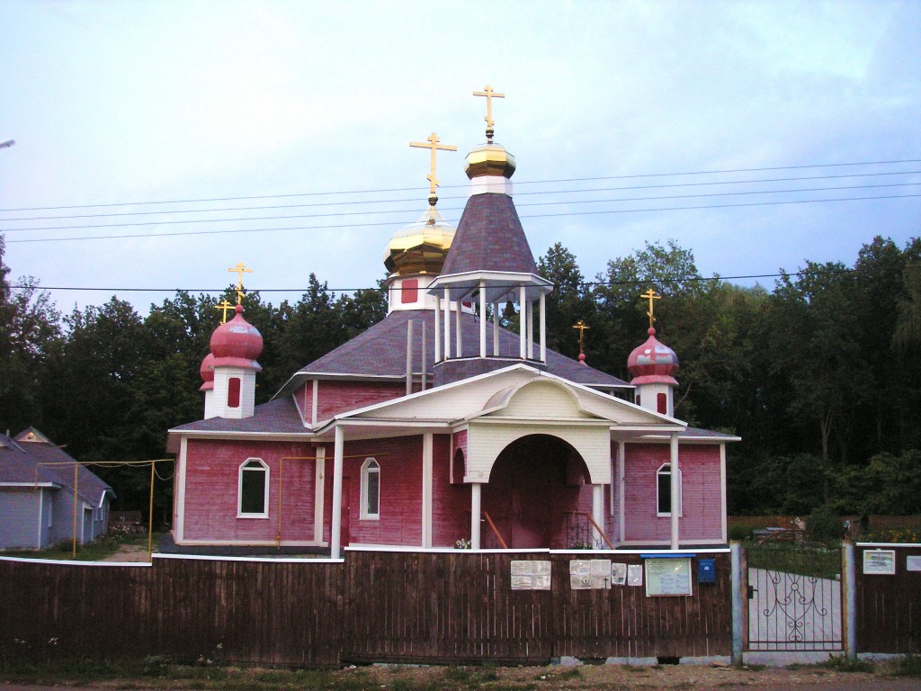 Серафимовский. Церковь Георгия Победоносца. общий вид в ландшафте