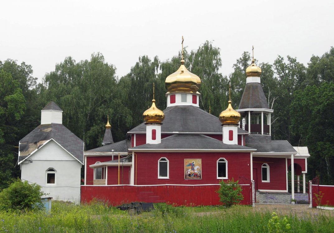 Церковь Георгия Победоносца, Серафимовский (Туймазинский район, Республика Башкортостан). фасады, Вид церкви с поселковой улицы