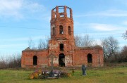 Церковь Космы и Дамиана, Общий вид с западной стороны.
На переднем плане могила российского офицера и военачальника эпохи наполеоновских войн - Денисьева Л.А. (1762—1846).<br>, Сцепное, Задонский район, Липецкая область