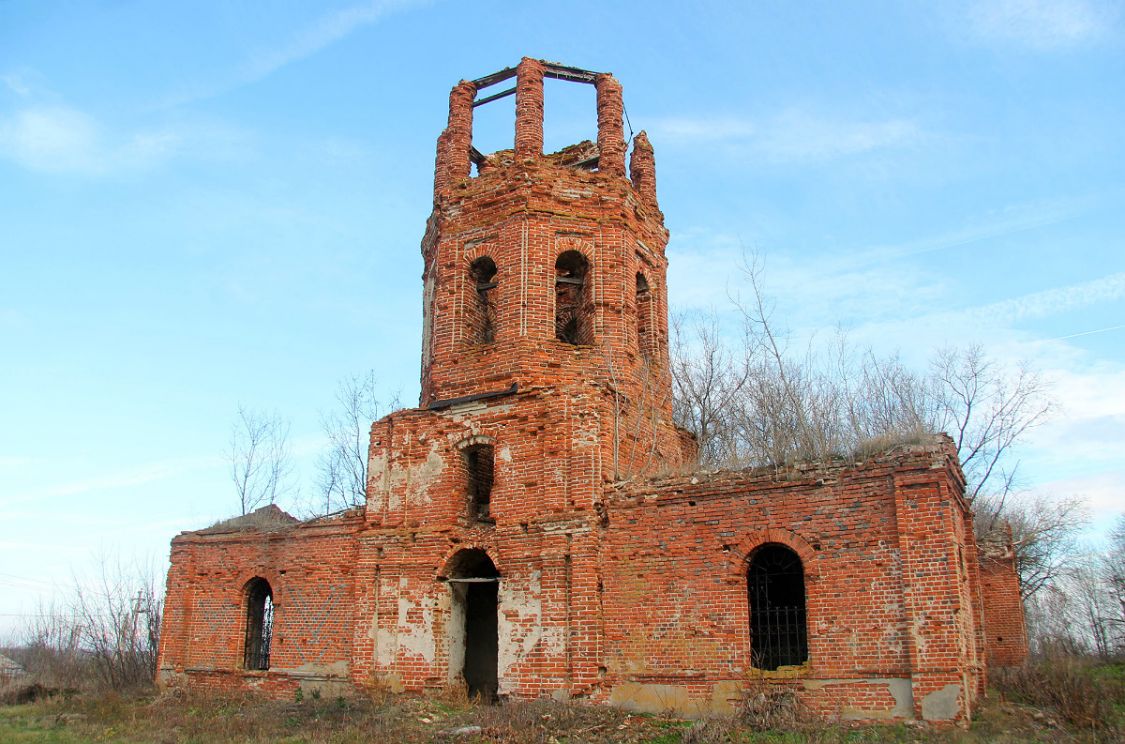 Церковь Космы и Дамиана, Сцепное (Задонский район, Липецкая область). общий вид в ландшафте, Вид с юго-запада. Колокольня.