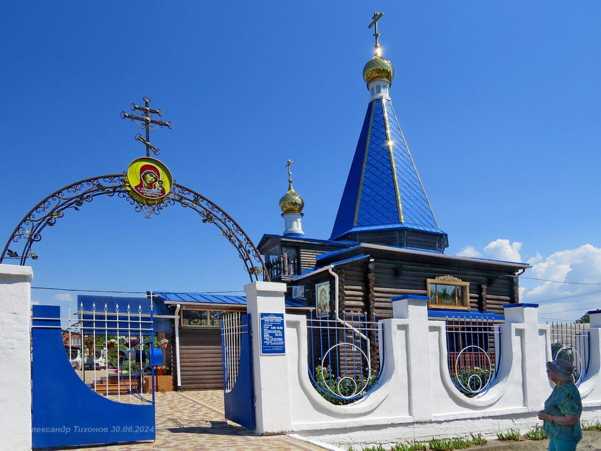 Церковь Казанской иконы Божией Матери, Семикаракорск (Семикаракорский район, Ростовская область). общий вид в ландшафте, вход на территорию Казанской церкви с улицы Калинина