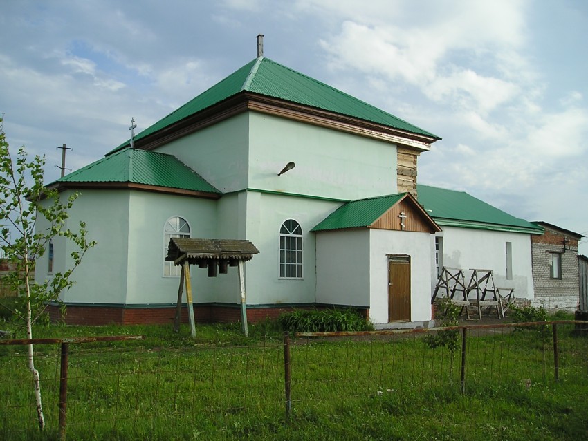 Языково. Церковь Феодора Студита. общий вид в ландшафте