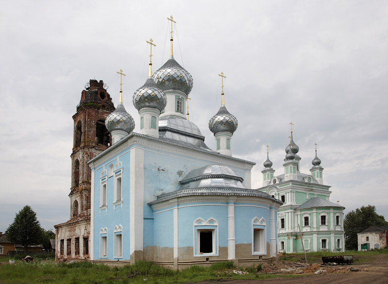 Вощажниково. Храмовый комплекс. Церкви Рождества Пресвятой Богородицы и Троицы Живоначальной с часовнями. фасады