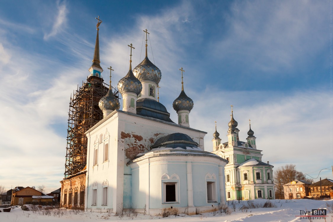 Вощажниково. Храмовый комплекс. Церкви Рождества Пресвятой Богородицы и Троицы Живоначальной с часовнями. фасады