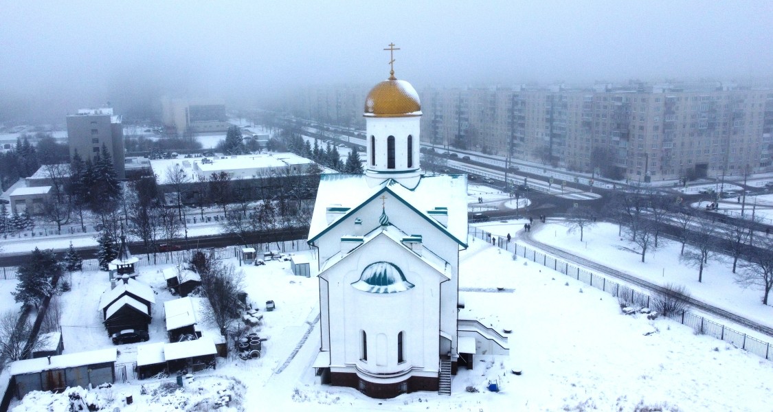 Фрунзенский район. Церковь Серафима Вырицкого. общий вид в ландшафте