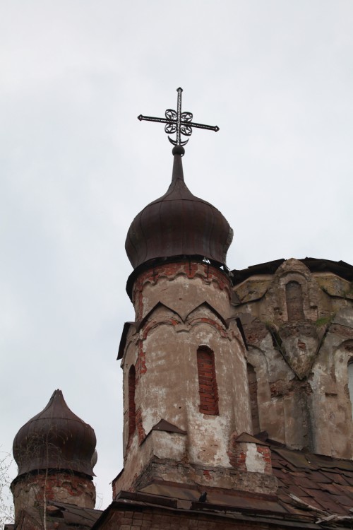 Гвоздно (Наумовщина). Церковь Космы и Дамиана. архитектурные детали