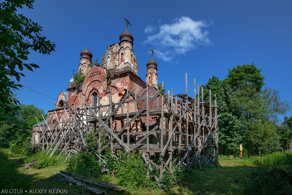 Гвоздно (Наумовщина). Церковь Космы и Дамиана. фасады