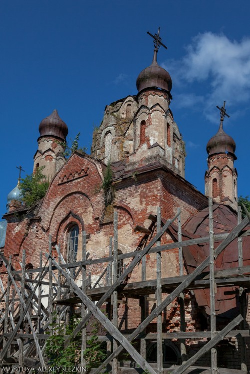 Гвоздно (Наумовщина). Церковь Космы и Дамиана. фасады
