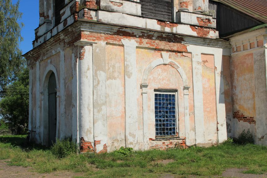 Церковь Троицы Живоначальной, Ордино (Угличский район, Ярославская область). архитектурные детали