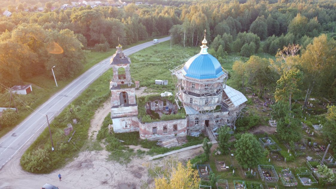 Покровское. Церковь Покрова Пресвятой Богородицы. общий вид в ландшафте