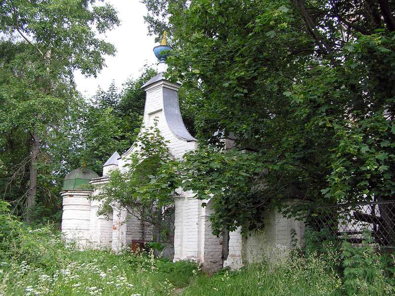 Аббакумцево. Храмовый комплекс. Церкви Благовещения Пресвятой Богородицы и Сретения Господня. дополнительная информация, Кладбищенские ворота