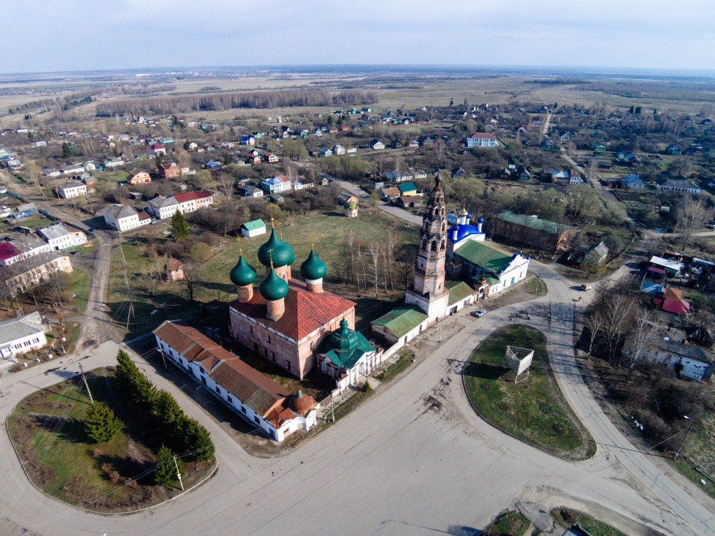 Великое. Ансамбль церквей Рождества и Покрова Пресвятой Богородицы. общий вид в ландшафте