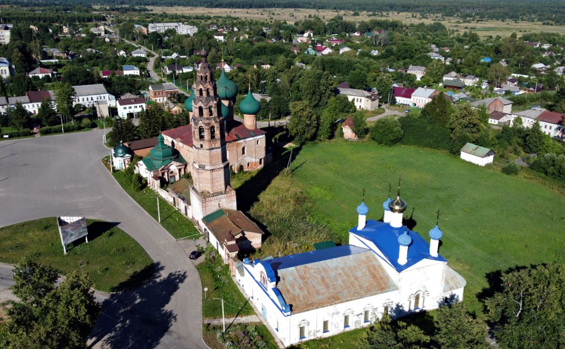 Ансамбль церквей Рождества и Покрова Пресвятой Богородицы, Великое (Гаврилов-Ямский район, Ярославская область). общий вид в ландшафте