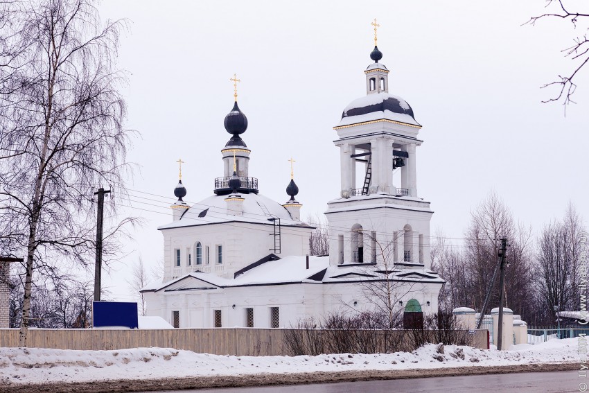 Григорьевское. Церковь Рождества Пресвятой Богородицы. общий вид в ландшафте