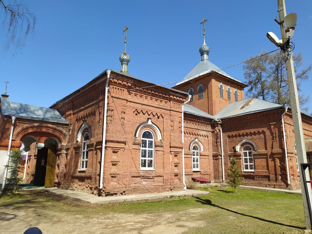 Ягул. Церковь Петра и Павла. фасады