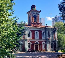 Санкт-Петербург. Звонница церкви Александра Невского при Окружном складе оружейных боеприпасов