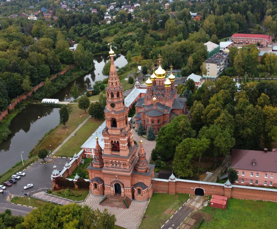Черниговский скит. Церковь Николая Чудотворца, Сергиев Посад (Сергиево-Посадский городской округ, Московская область). общий вид в ландшафте