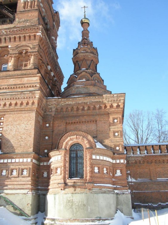 Черниговский скит. Церковь Константина и Елены, Сергиев Посад (Сергиево-Посадский городской округ, Московская область). общий вид в ландшафте, Вид с востока