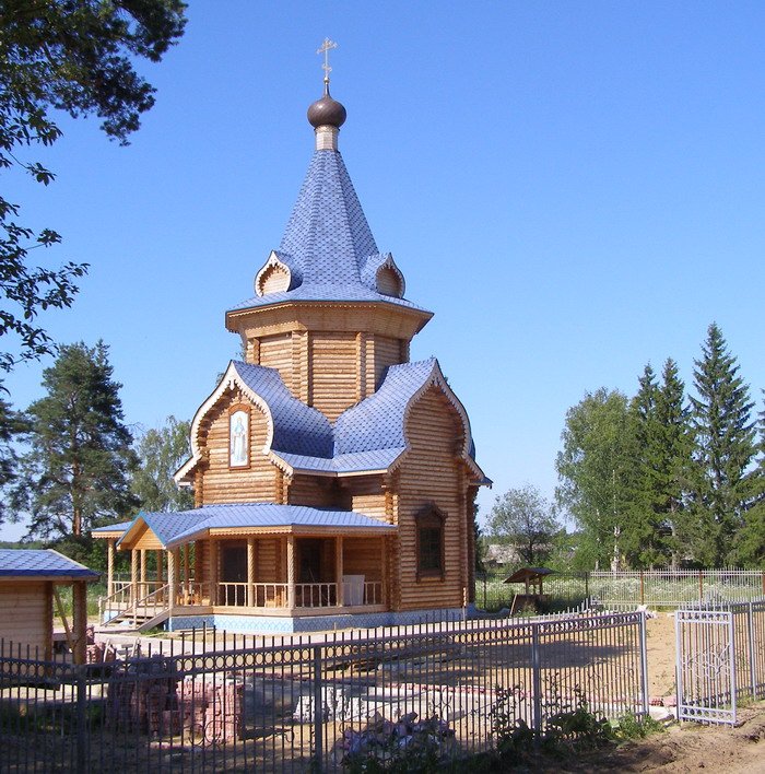 Церковь Покрова Пресвятой Богородицы (старая), Адищево (Островский район, Костромская область). общий вид в ландшафте