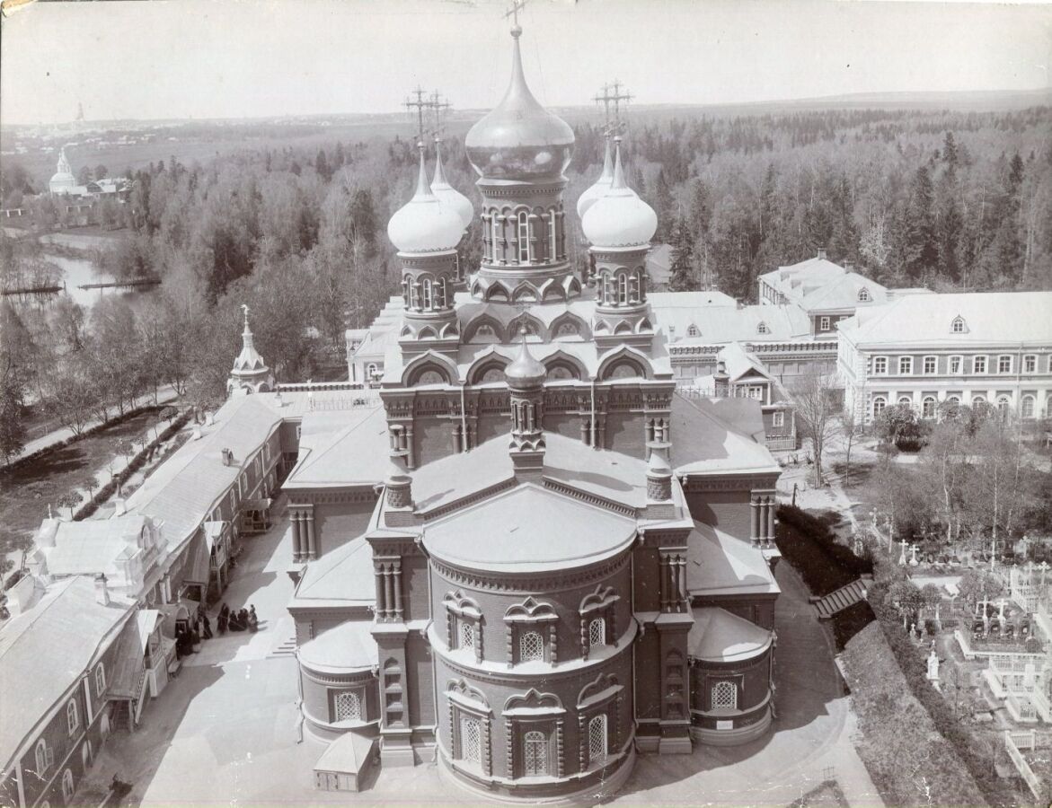 Черниговский скит. Собор Черниговской-Гефсиманской иконы Божией Матери, Сергиев Посад (Сергиево-Посадский городской округ, Московская область). архивная фотография, Фото с колокольни, 1900-е годы