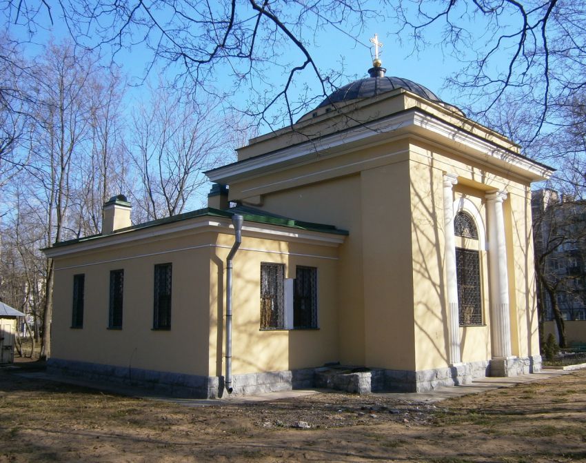 Церковь Ольги равноапостольной при Дорожной клинической больнице, Калининский район (Санкт-Петербург, г. Санкт-Петербург). общий вид в ландшафте, Вид с северо-запада