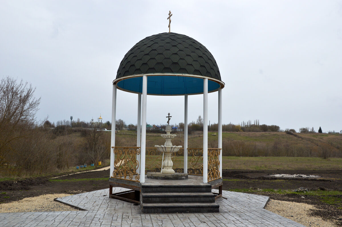 Благовещенский монастырь, Ожога (Воловский район, Липецкая область). дополнительная информация, Строищейся фасад источника Серафима Саровского