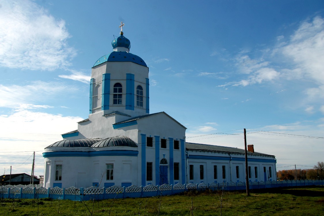 Солдатское. Церковь Успения Пресвятой Богородицы. фасады